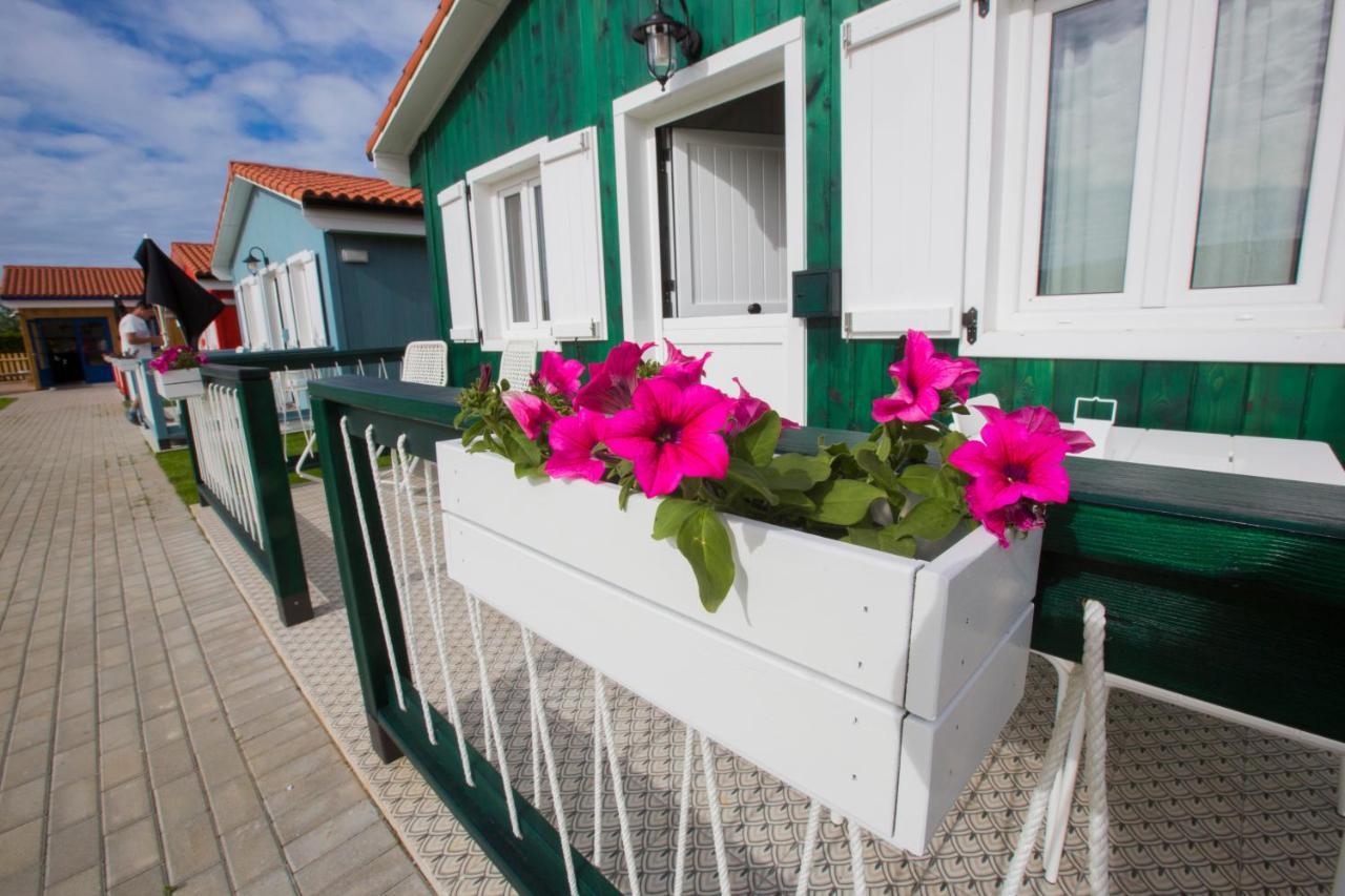 Cabanas de Vendaval Malpica de Bergantiños Exterior foto